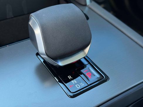 Used 2025 Land Rover Discovery Sport S image 46