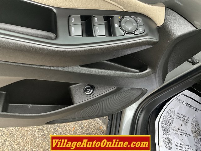 Used 2023 Chevrolet Traverse LT w/ LPO, Cargo Package AWD/4WD image 28