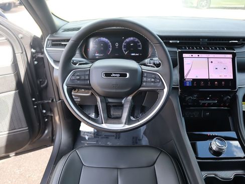 New 2025 Jeep Grand Cherokee Limited image 22