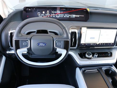 New 2025 Ford Expedition Platinum w/ Driver's Package image 24