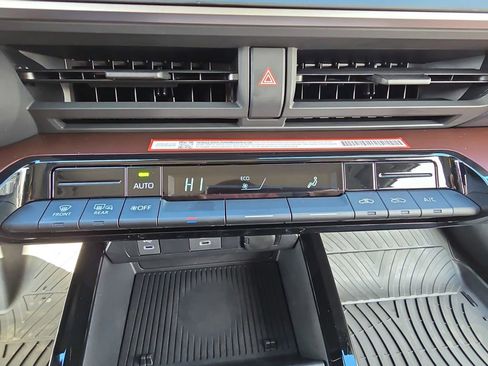 Used 2025 Toyota Prius Plug-In Hybrid image 21