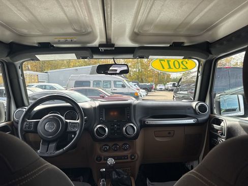 Used 2017 Jeep Wrangler Unlimited Sahara w/ Connectivity Group image 34