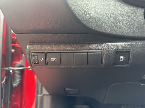 Used 2021 Toyota Corolla LE image 20