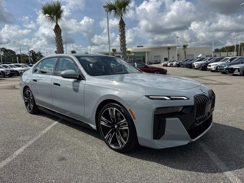 New 2025 BMW 750e xDrive AWD/4WD image 2