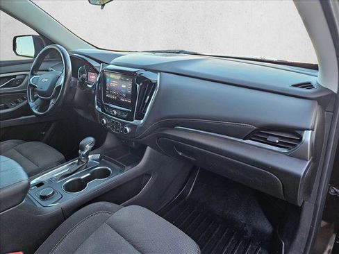 Used 2021 Chevrolet Traverse LT image 22