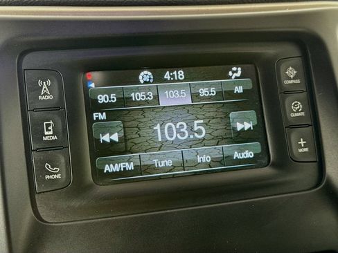 Used 2016 Jeep Cherokee Latitude FWD image 17