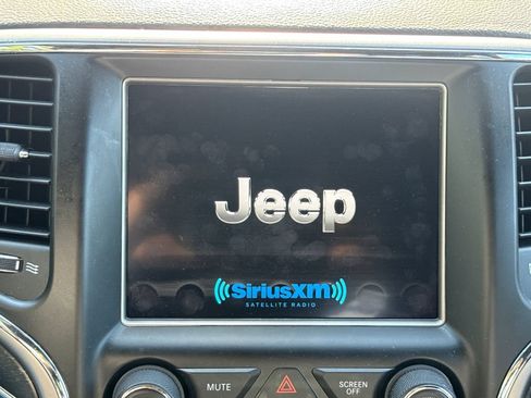 Used 2018 Jeep Grand Cherokee Limited RWD image 25
