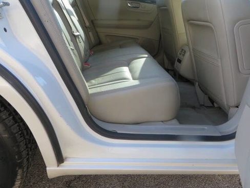 Used 2010 Cadillac DTS Luxury image 15