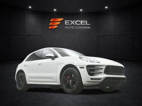 Used 2015 Porsche Macan Turbo image 49