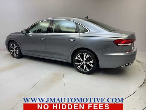 Used 2021 Volkswagen Passat 2.0T SE image 3