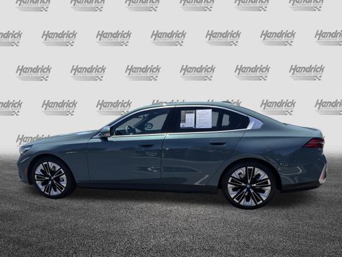 Used 2024 BMW 530i w/ Premium Package RWD image 8