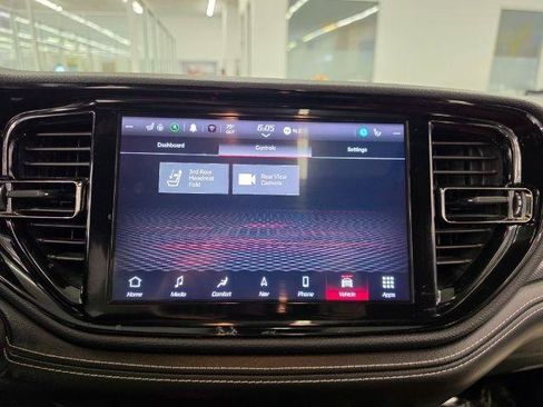 Used 2022 Dodge Durango SRT w/ Technology Group AWD/4WD image 27