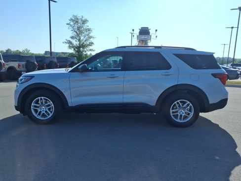 Used 2026 Ford Explorer Active w/ Active Comfort Package RWD image 6