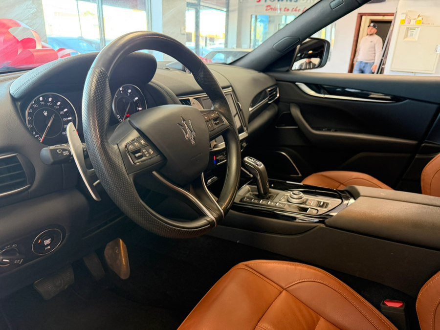 Used 2023 Maserati Levante GT AWD/4WD image 32