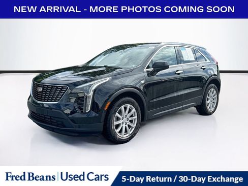 Used 2022 Cadillac XT4 Luxury w/ Cold Weather Package AWD/4WD image 3