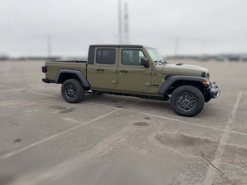 New 2026 Jeep Gladiator Sport image 15