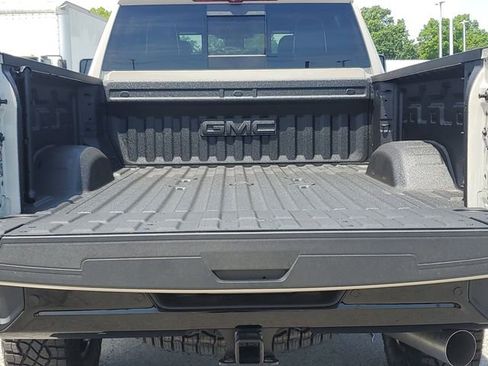 New 2026 GMC Sierra 2500 AT4X w/ LPO, Black Badging Package AWD/4WD image 9