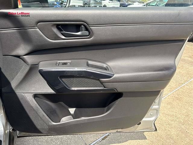 Certified 2025 Nissan Pathfinder S FWD image 14
