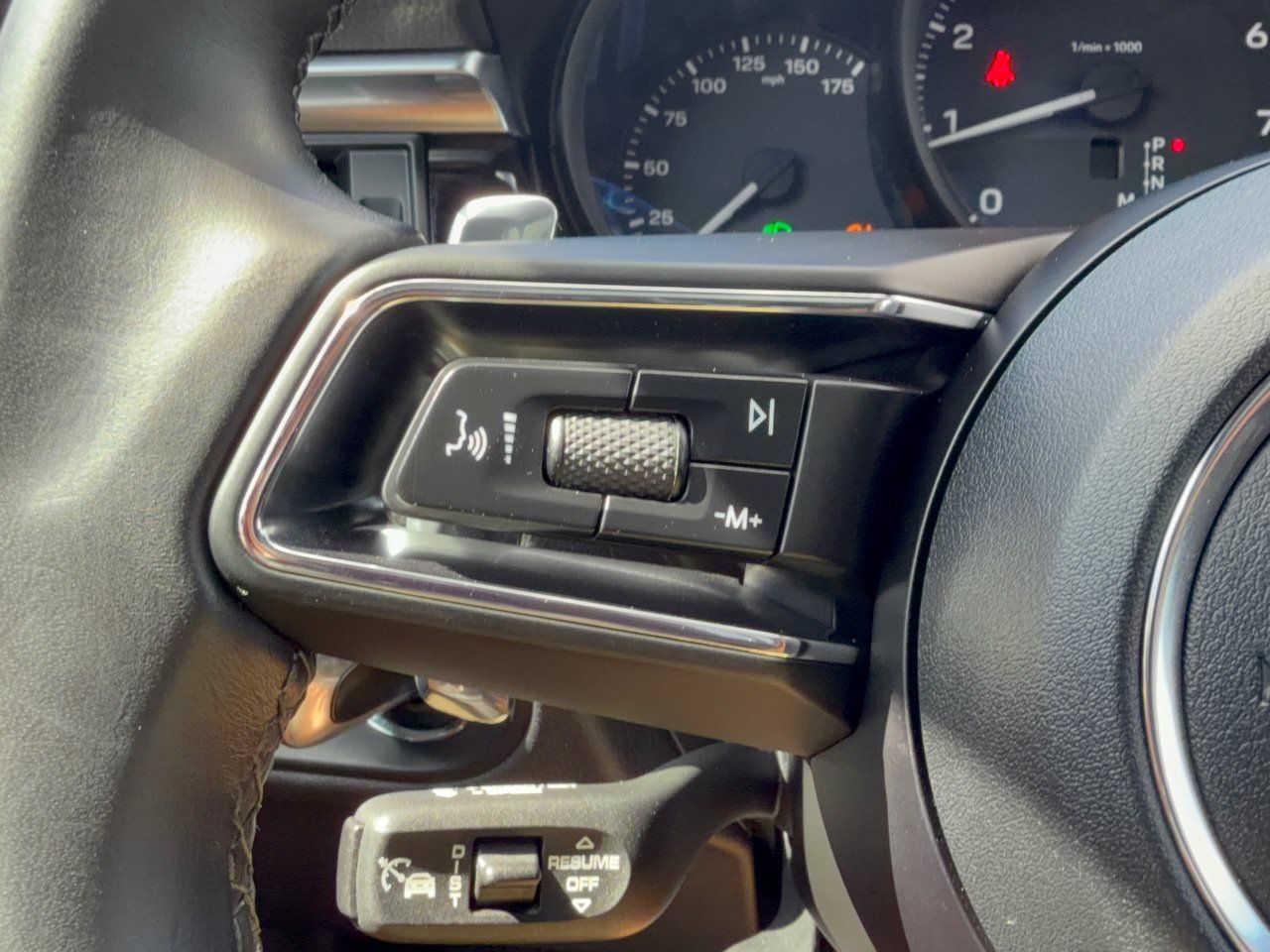 Certified 2024 Porsche Macan AWD/4WD image 18