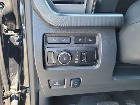 Used 2024 Ford F350 Platinum AWD/4WD image 22