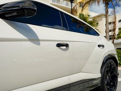 Used 2023 Lamborghini Urus Performante image 11