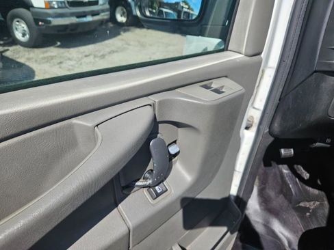 Used 2008 Chevrolet Express 1500 Passenger RWD image 20