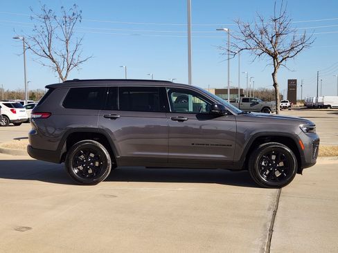 New 2026 Jeep Grand Cherokee L 2WD image 8