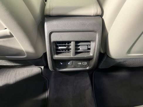 Used 2023 Cadillac XT4 Luxury w/ Cold Weather Package AWD/4WD image 39