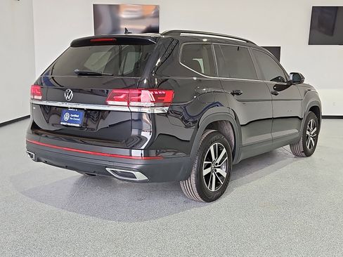 Certified 2023 Volkswagen Atlas SE image 3