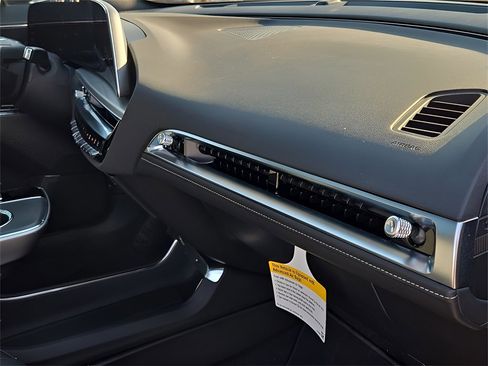 New 2025 Cadillac Lyriq Luxury image 13