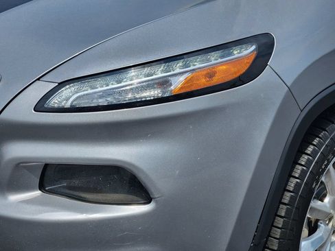 Used 2017 Jeep Cherokee Limited w/ Trailer Tow Group AWD/4WD image 12