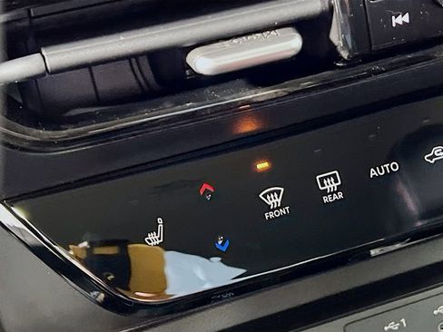 New 2026 Nissan Kicks SR AWD/4WD image 19
