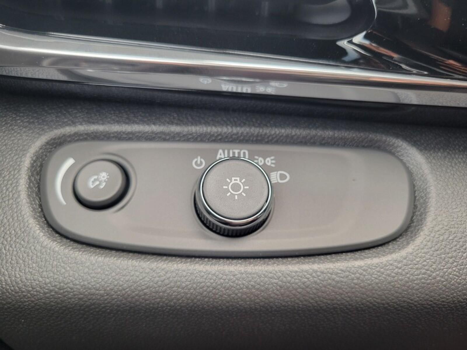 New 2026 Buick Envista Sport Touring FWD image 18