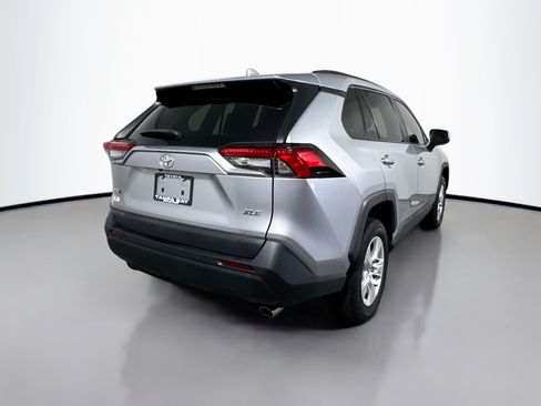 Used 2021 Toyota RAV4 XLE w/ Convenience Package FWD image 4
