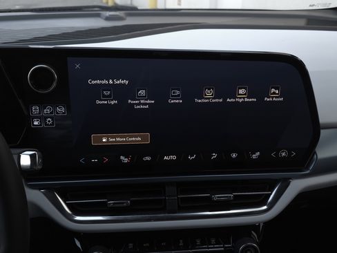 Used 2025 Chevrolet Equinox EV LT image 17