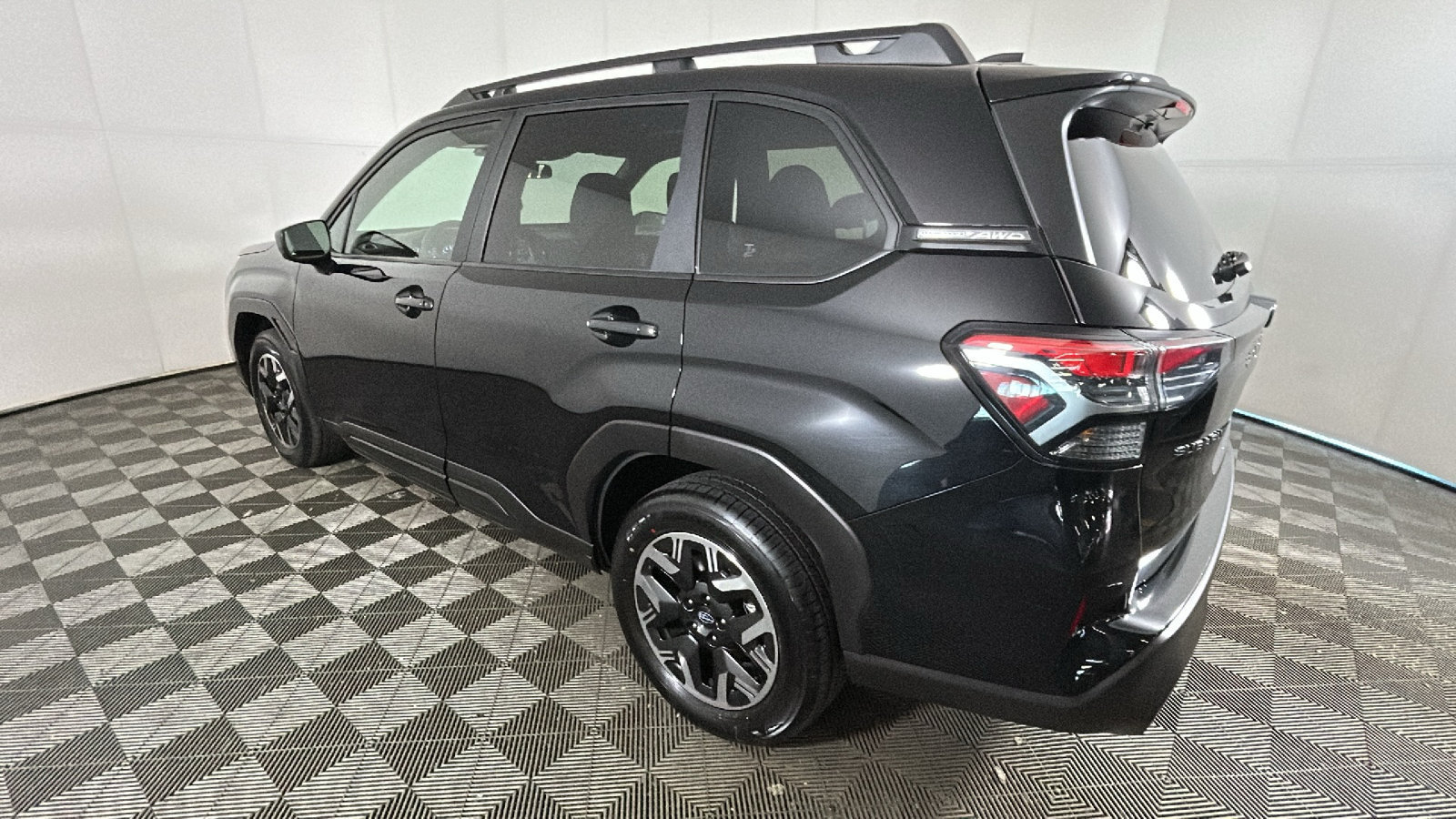 Used 2025 Subaru Forester Premium AWD/4WD image 5