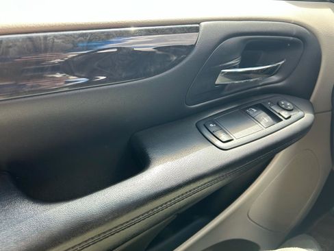 Used 2013 Dodge Grand Caravan SE FWD image 24