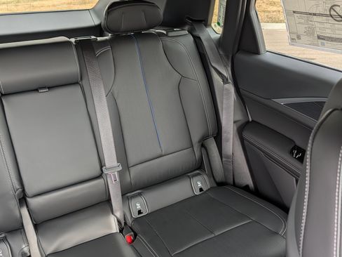 Used 2026 Cadillac Lyriq Luxury w/ LPO, Floor Liner Package AWD/4WD image 12