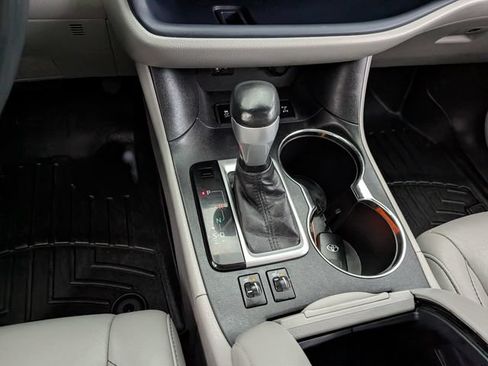 Used 2016 Toyota Highlander XLE AWD/4WD image 36