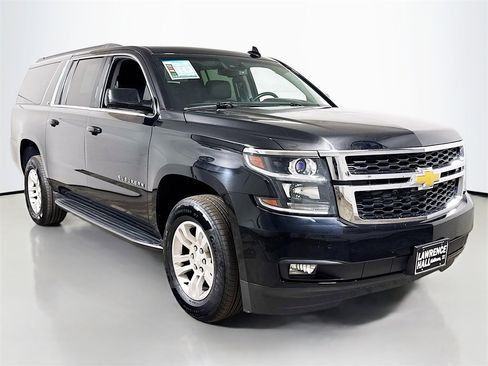Used 2017 Chevrolet Suburban LT image 3