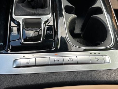 Used 2024 Kia Carnival EX FWD image 15