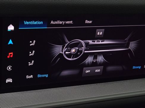 Used 2025 Porsche Cayenne Coupe image 33