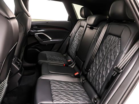 New 2025 Audi SQ5 Prestige image 8