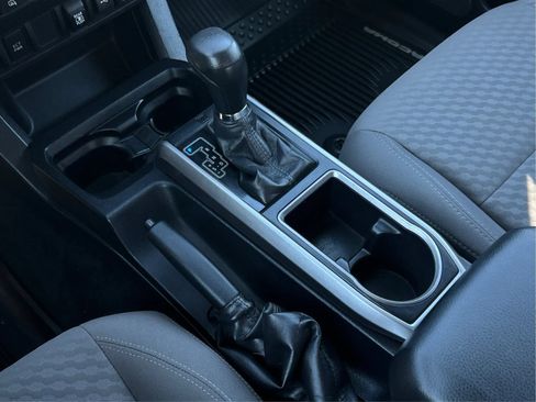 Used 2020 Toyota Tacoma SR5 AWD/4WD image 21