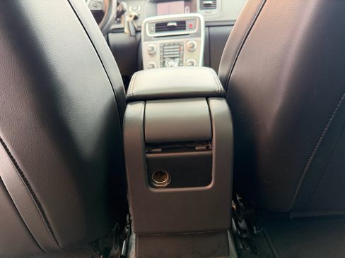 Used 2018 Volvo V60 T5 Cross Country w/ Convenience Package image 38