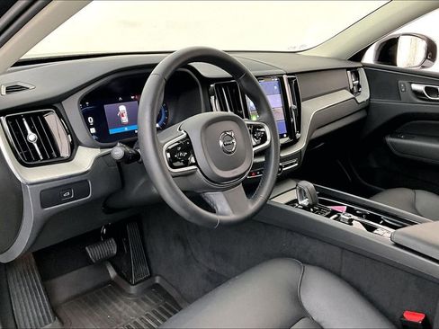 Used 2025 Volvo XC60 B5 Plus w/ Protection Package Premier image 16