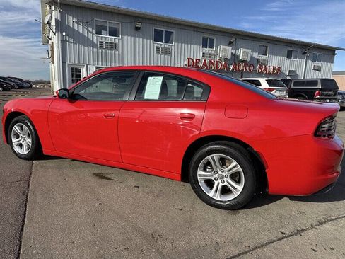 Used 2017 Dodge Charger SE image 4