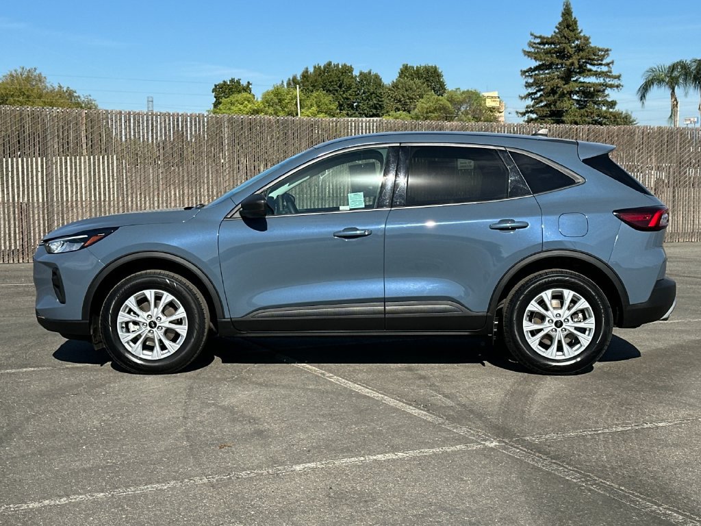Certified 2025 Ford Escape Active AWD/4WD image 6