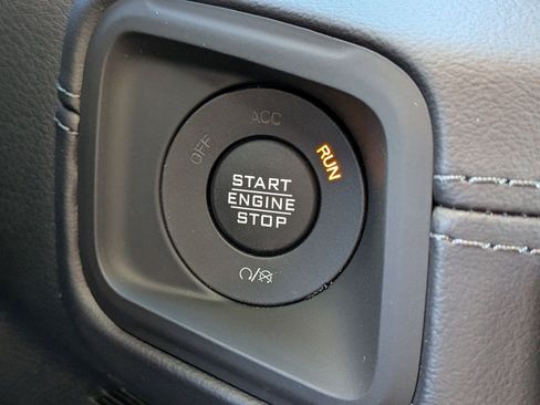 New 2025 Jeep Gladiator Sport image 20