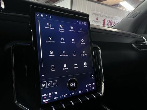 Used 2024 GMC Acadia Elevation image 17